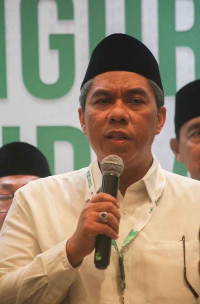 Pj Ketua Umum PBNU terpilih KH Zulfa Mustofa memberikan sambutan usai rapat pleno Pengurus Besar Nahdlatul Ulama (PBNU) di Jakarta, Selasa (9/12/2025). Foto: Muhammad Iqbal/ANTARA FOTO