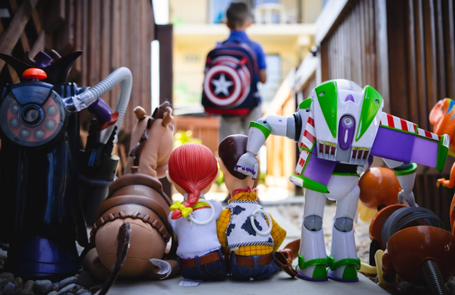 Ilustrasi promo mainan toys kingdom. Sumber: Unsplash/Chris Hardy