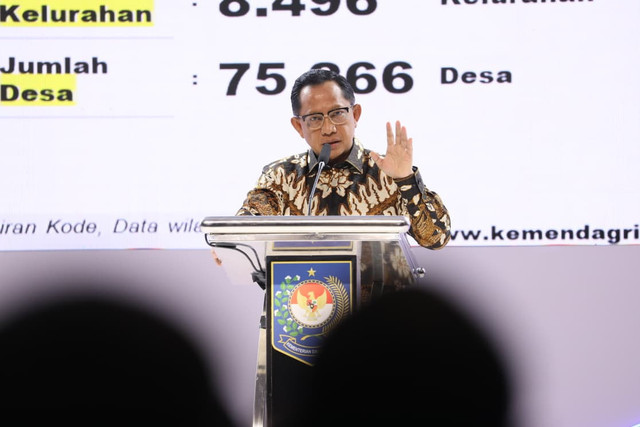 Mendagri Tito Karnavian saat hadiri Rakornas Kependudukan dan Pencatatan Sipil dengan Lembaga Pengguna 2025 di Jakarta, Selasa (9/12/2025). Foto: Kemendagri RI