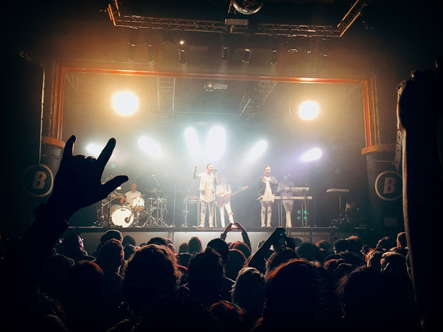 Ilustrasi daftar konser Januari 2026. Foto: Unsplash.com/Ashley Edwards
