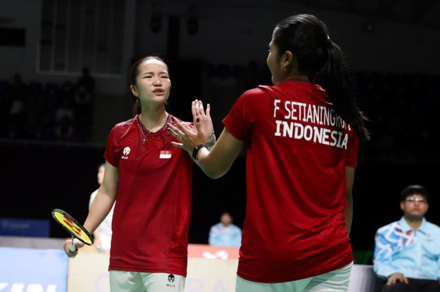 Ganda putri Indonesia Rachel Allessya Rose dan Febi Setianingrum saat melawan Malaysia pada SEA Games 2025 Thailand. Foto: PBSI