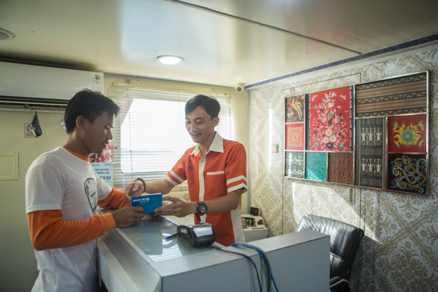 Teras BRI Kapal hadir memberikan layanan keuangan masyarakat di wilayah pesisir dan kepulauan. Foto: Dok. BRI