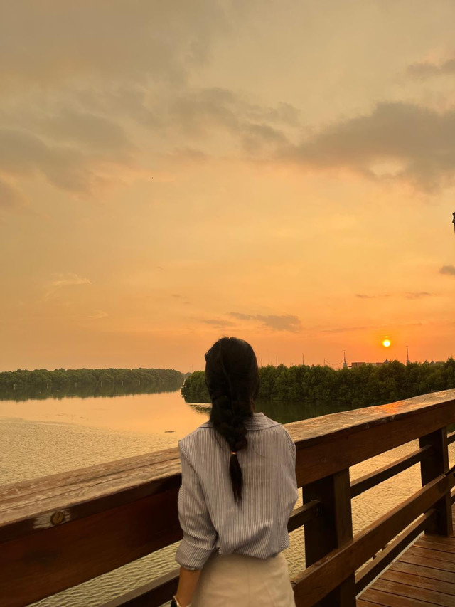 Koleksi pribadi penulis “Pada senja yang tenang, aku menitipkan hal-hal yang tak bisa diucapkan.”