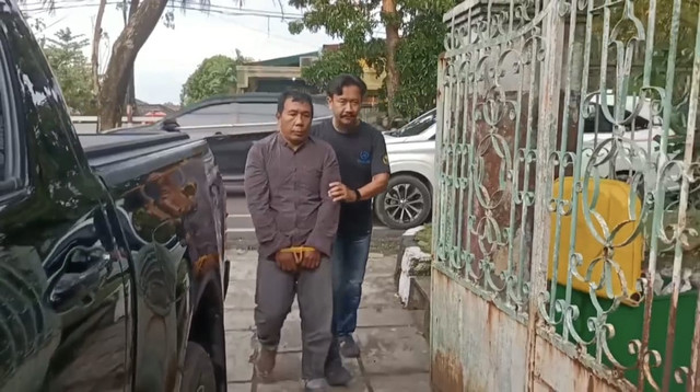 Renaldi saat ditangkap Unit III Subdit III Jatanras Ditreskrimum Polda Sumsel. Foto : Urban Id