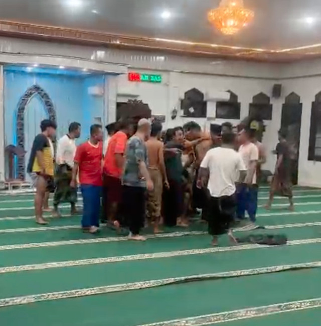 Momen ODGJ di Sampang dicokok warga. Dok: Istimewa