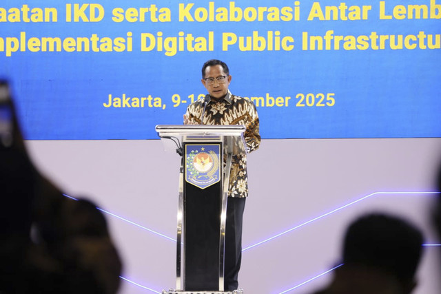 Mendagri Tito Karnavian saat Rapat Koordinasi Nasional (Rakornas) Dukcapil dengan Lembaga Pengguna 2025 di Pullman Jakarta Central Park, Selasa (9/12/2025). Foto: Dok. Puspen Kemendagri