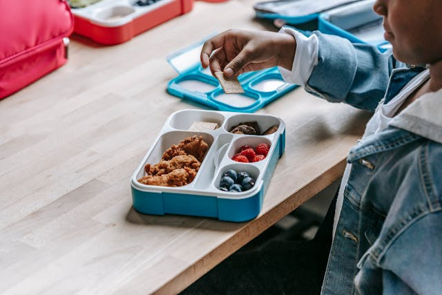 Ilustrasi Kebiasaan Makan Siswa. Foto: Pexels.