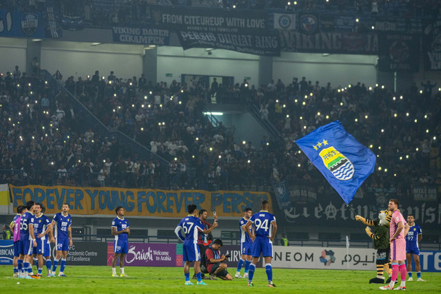 Selebrasi pemain Persib Bandung usai menang melawan Bangkok United pada pertandingan Grup G AFC Champions League (ACL) Two di Stadion Gelora Bandung Lautan Api (GBLA), Bandung, Rabu (10/12/2025). Foto: Novrian Arbi/ANTARA FOTO