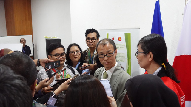 Duta Besar Jepang untuk ASEAN Yonetani Koji dalam acara Matcha Experience yang digelar di Sekretariat ASEAN, Selasa (9/12/2025). Foto: Misi Jepang untuk ASEAN