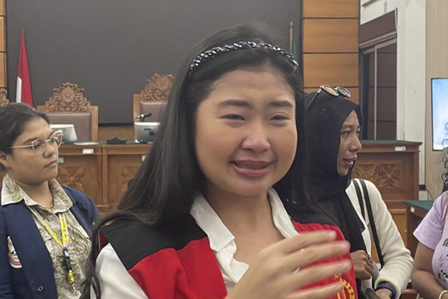 Terdakwa kasus dugaan penghasutan terkait aksi demonstrasi Agustus 2025, Laras Faizati usai mengikuti sidang di PN Jakarta Selatan, Jakarta, Kamis (11/12/2025). Foto: Fadhil Pramudya/kumparan