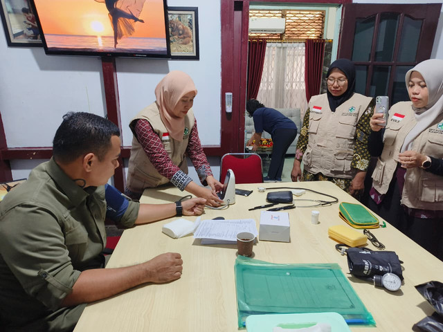 Pemeriksaan kesehatan gratis di LKBN Antara Biro Kalbar. Foto: Dok. Istimewa