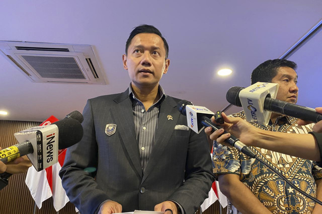 Menteri Koordinator Bidang Infrastruktur dan Pembangunan Kewilayahan Agus Harimurti Yudhoyono (AHY) di kantornya, Jakarta, Kamis (11/12/2025). Foto: Muhammad Fhandra Hardiyon/kumparan