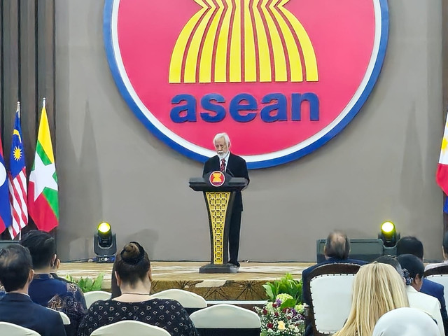 Perdana Menteri Timor Leste Xanana Gusmao dalam pidato politik perdananya sebagai anggota ke-11 ASEAN di Sekretariat ASEAN. Foto: Nadia Riso/kumparan