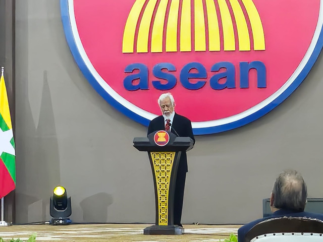 Perdana Menteri Timor Leste Xanana Gusmao dalam pidato politik perdananya sebagai anggota ke-11 ASEAN di Sekretariat ASEAN. Foto: Nadia Riso/kumparan
