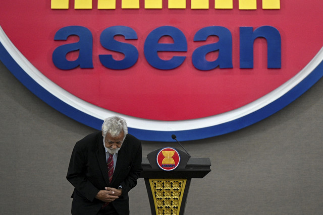Perdana Menteri Timor Leste Kay Rala Xanana Gusmao memberikan hormat usai menyampaikan pidato kebijakan saat kunjungannya ke Sekretariat ASEAN, Jakarta, Kamis (11/12/2025).  Foto: Fauzan/ANTARA FOTO