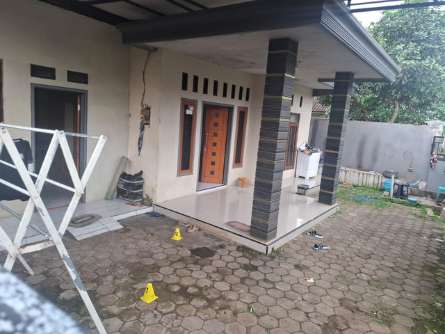 Kondisi lokasi carok dua pemuda di Kabupaten Malang usai olah TKP yang dilakukan Satreskrim Polres Malang, Kamis (11/12/2025). Foto: Dok. kumparan