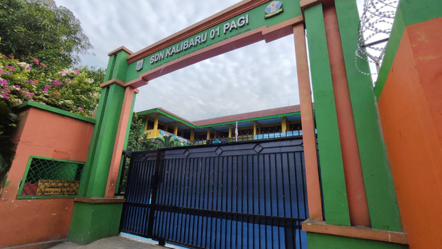 Suasana SDN Kalibaru 01, Cilincing, Jakarta Utara, pascainsiden mobil pengangkut MBG tabrak guru dan siswa, Jumat (12/12).  Foto: Jonathan Devin/kumparan