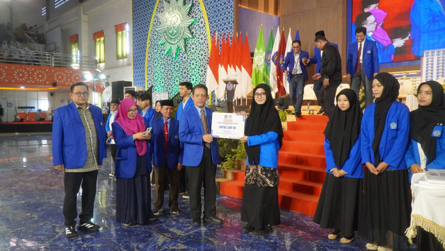 Unismuh Makassar Salurkan Beasiswa BUMM Rp3,8 Miliar di Launching PMB