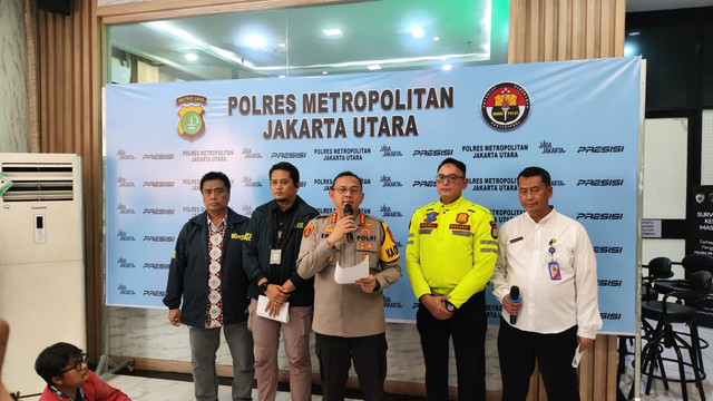 Jumpa pers penetapan tersangka sopir mobil MBG yang tabrak siswa hingga guru di SDN Kalibaru 01, Cilincing, Jakarta Utara. Foto: Jonathan Devin/kumparan