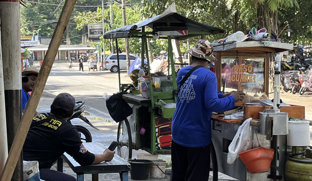 Lokasi Jualan Pak Uus (Sumber Foto : Refli Sarakan)