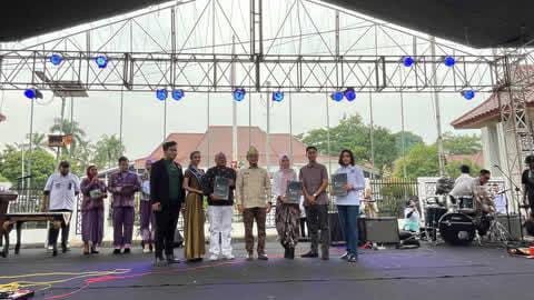 Acara Kambang Iwak Fest 2025 yang diselenggarakan pada Jumat, 12 Desember 2025 di Taman Kambang Iwak Palembang/Anyelir. 