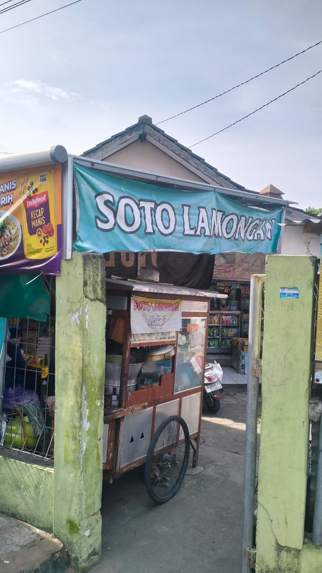 Sumber : Fadlan Rafii (Dokumentasi Pribadi) Tampak Depan dari Soto Lamongan Pak Ji