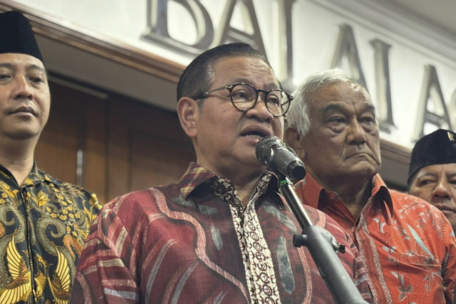 Gubernur DKI Jakarta Pramono Anung usai membuka Konferensi Daerah V DPD Persatuan Alumni GMNI Jakarta Raya di Balai Agung, Balai Kota, Jakarta Pusat pada Sabtu (13/12/2025). Foto: Amira Nada Fauziyyah/kumparan