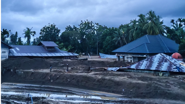 Kondisi pemukiman warga pasca banjir yang melanda Kabupaten Pidie Jaya, Aceh, Selasa (09/12/25). Foto: Ahmad Nawawi (Sudah Diizinkan). Sumber: Dokumentasi Pribadi, dikirim via WA
