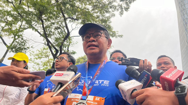 Gubernur DKI Jakarta Pramono Anung usai JEKATE Running Series 2025 di Epiwalk, Setiabudi, Jakarta Selatan, Minggu (14/12). Foto: Nasywa Athifah/kumparan