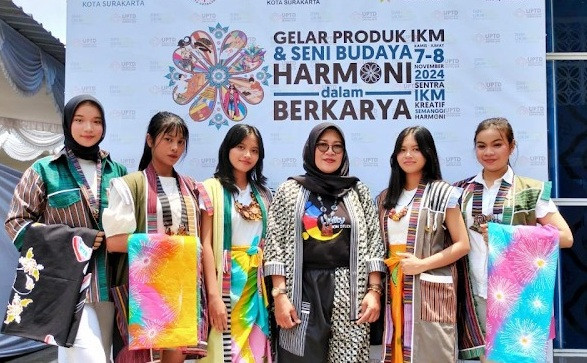Produk batik Malessa yang berawal dari mengolah kain perca menjadi fashion lokal premium berkualitas. Foto: dok. Bank BRI.