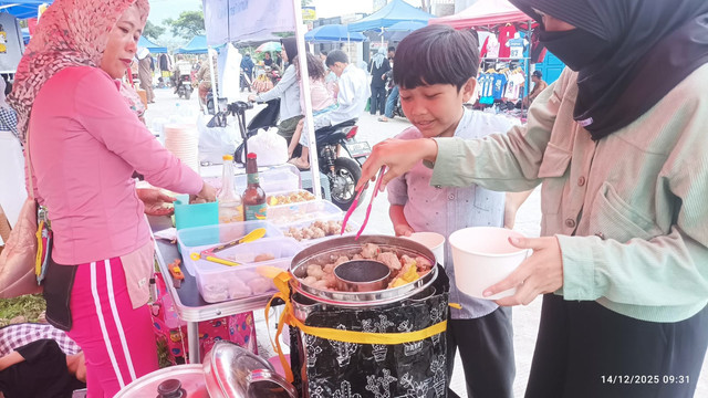 Pedagang Cilok Goang di JA Leles-Garut/Foto : Dok. Pribadi (Agus Kusdinar)