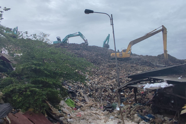 Tumpukan sampah di TPA Cipeucang, Tangerang Selatan, Banten, Minggu (14/12/2025). Foto: Rachmadi Rasyad/kumparan