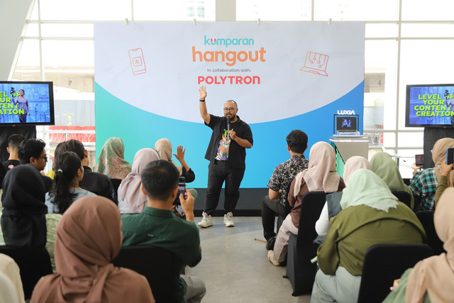 AI Content Creator, Eddy Sukmana, saat mengisi sesi Sharing Session di acara kumparan Hangout x Polytron Kreator Naik Kelas Bikin Konten Berkualitas: AI Ready with Polytron Luxia. Foto: kumparan/Iqbal Firdaus