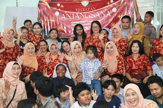DWP Provinsi Kalimantan Barat menggelar kegiatan sosial bertemakan 'Peduli Kasih Sayang'. Foto: Dok. DWP Kalbar