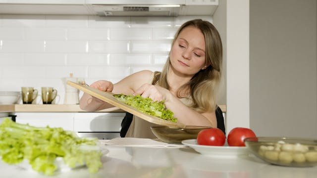 Ilustrasi Penerapan Diet Hipokalori. Foto: Pexels.