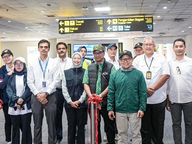 Menteri Koordinator Pemberdayaan Masyarakat Muhaimin Iskandar meresmikan kembali rute penerbangan Kualanamu (KNO) - Rembele (TXE) maskapai Wings Air di Bandara Internasional Kualanamu, Kualanamu, Sumatera Utara, Senin (15/12/2025). Foto: Kemenko PM