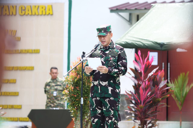 Kapuspen TNI Mayjen Freddy Ardianzah pimpin upacara pembukaan pembekalan awak media di daerah rawan TA 2025. Foto: Dok. Puspen TNI