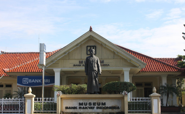 Patung Raden Bei Aria Wirjaatmadja sebagai pendiri BRI di Museum Bank Rakyat Indonesia, Purwokerto. Foto: Dok. BRI