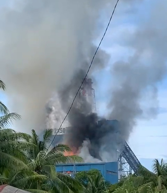 Pembangkit Listrik Tenaga Uap (PLTU) Kalbar 3 mengalami kebakaran pada Senin, 15 Desember 2025. Foto: Dok. Istimewa