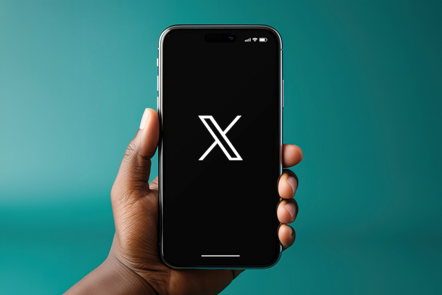 Ilustrasi media sosial X. Foto: Diego Thomazini/Shutterstock