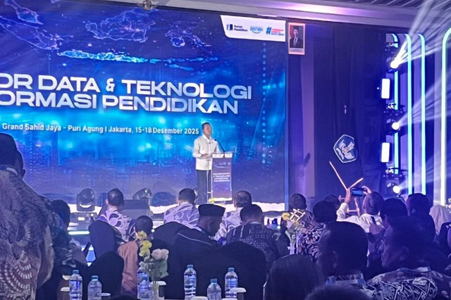 Wakil Menteri Pendidikan Dasar dan Menengah Fajar Riza saat membuka Rapat Koordinasi Data dan Teknologi Informasi Pendidikan di Hotel Grand Sahid Jaya, Jakarta Pusat, Senin (15/12/2025). Foto: Nasywa Athifah/kumparan