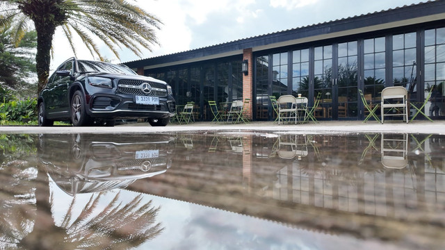Mercedes-Benz GLB 200 interior