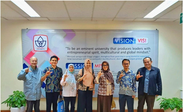 Tim dosen President University kembangkan aplikasi booking layanan kesehatan untuk UPTD Puskesmas Lemahabang.