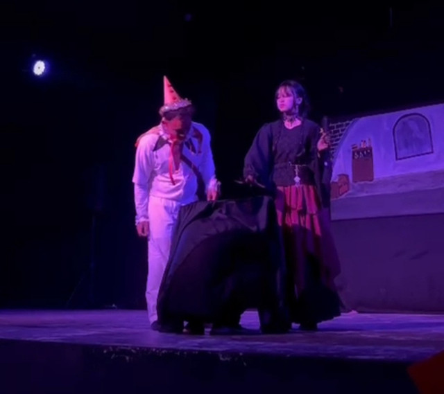 Pementasan teater musikal Love Musica di Taman Budaya Kalbar. Foto: Dok. Istimewa