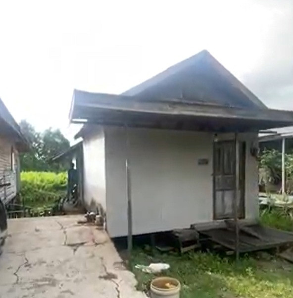 Rumah peninggalan nenek Fitri di atas rawa. Foto: kumparan