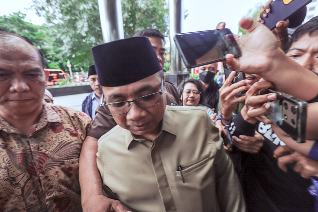 Mantan Menteri Agama Yaqut Cholil Qoumas atau Gus Yaqut penuhi panggilan terkait kasus dugaan korupsi kuota haji di Gedung Merah Putih KPK, Jakarta, Selasa (16/12/2025). Foto: Jamal Ramadhan/kumparan