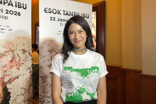 Dian Sastrowardoyo saat konferensi pers perilisan trailer resmi dan poster Esok Tanpa Ibu di XXI Plaza Senayan, Jakarta, Senin (15/12/2025). Foto: Salsha Okta Fairuz/kumparan