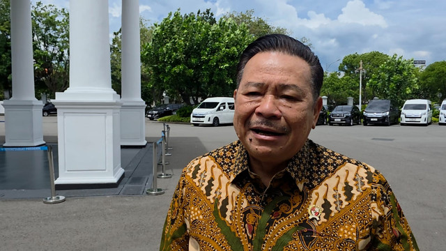 Wamenkokumham Imipas Otto Hasibuan tiba di Kompleks Istana Kepresidenan, Jakarta Pusat, Selasa (16/12). Foto: Zamachsyari/kumparan