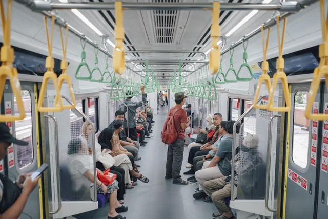Pengoperasian dua rangkaian KAI Commuter buatan INKA pada lintas Bogor, Selasa (16/12/2025). Foto: Dok. KAI Commuter