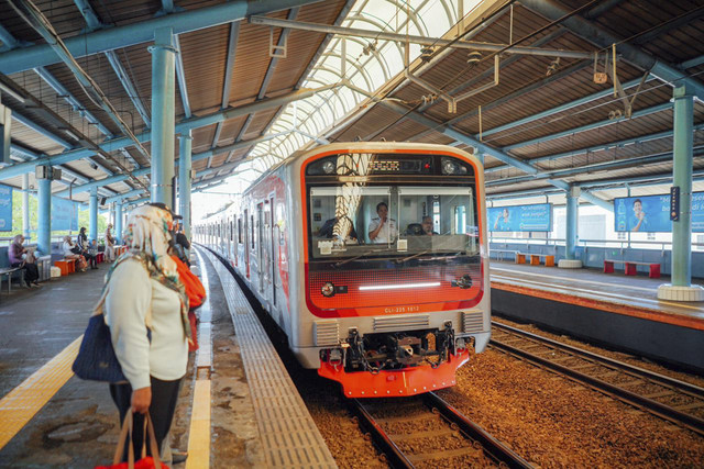 Pengoperasian dua rangkaian KAI Commuter buatan INKA pada lintas Bogor, Selasa (16/12/2025). Foto: Dok. KAI Commuter